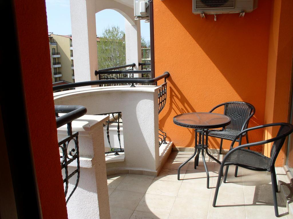 Lvv Palace Apartment Sunny Beach Exterior foto